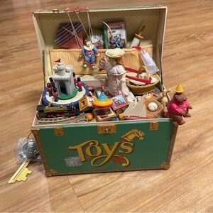 VINTAGE ENESCO 1986 MUSIC BOX "TOY SYMPHONY" TREASURE CHEST OF TOYS -works